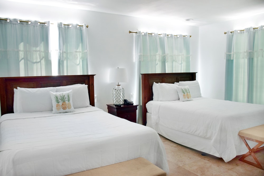 Deluxe Double Room, 2 Queen Beds - Photo 11