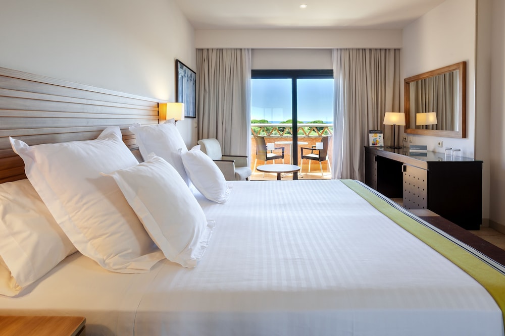 Deluxe Room (Sports Room)