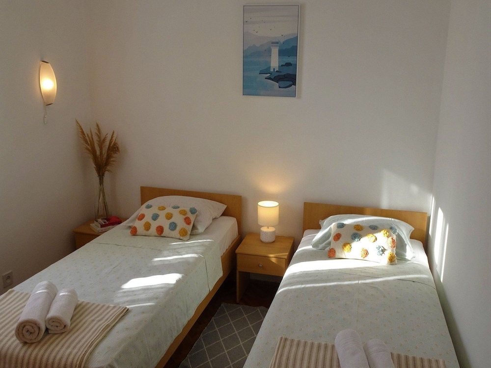 Apartment (Two Bedroom Apartment with Balcony an)
