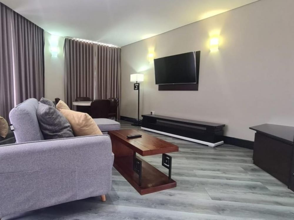 Deluxe Suite - Photo 2