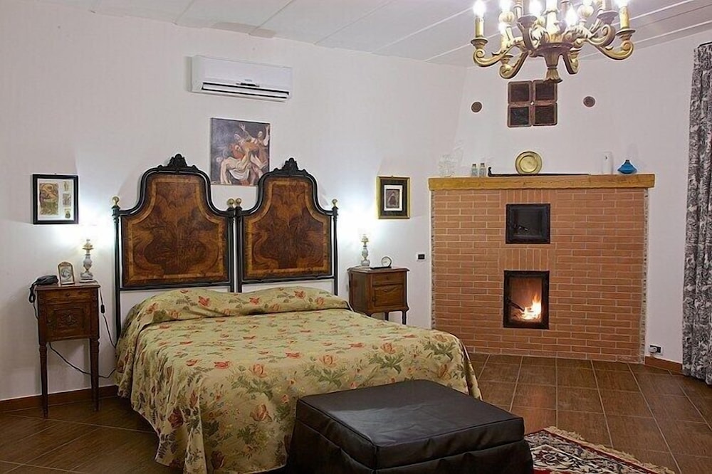 Room (5 pax) photo 2