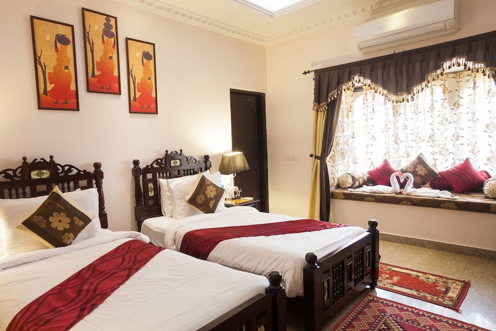 Royal Room photo 2