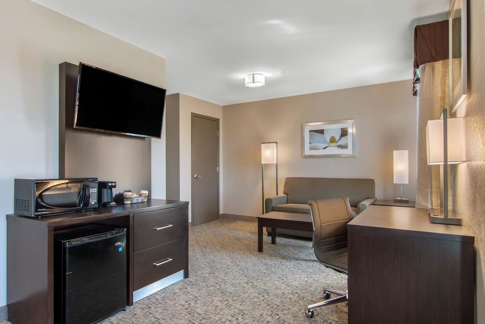 Suite, Multiple Beds, Non Smoking - Photo 3