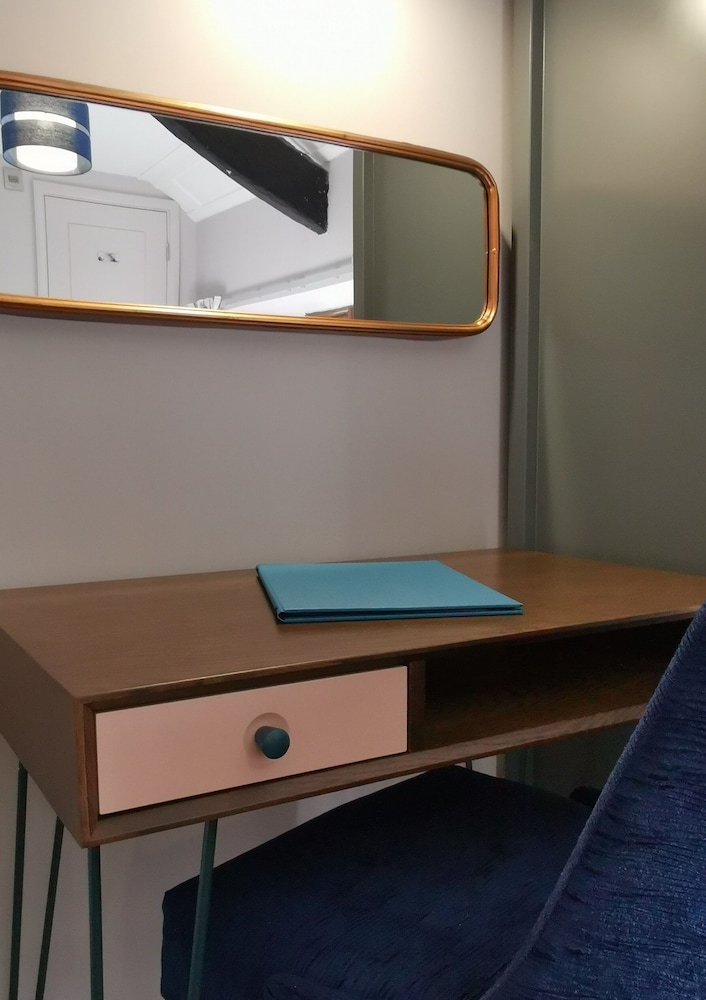 Basic Double Room, Ensuite (Compact) photo 2