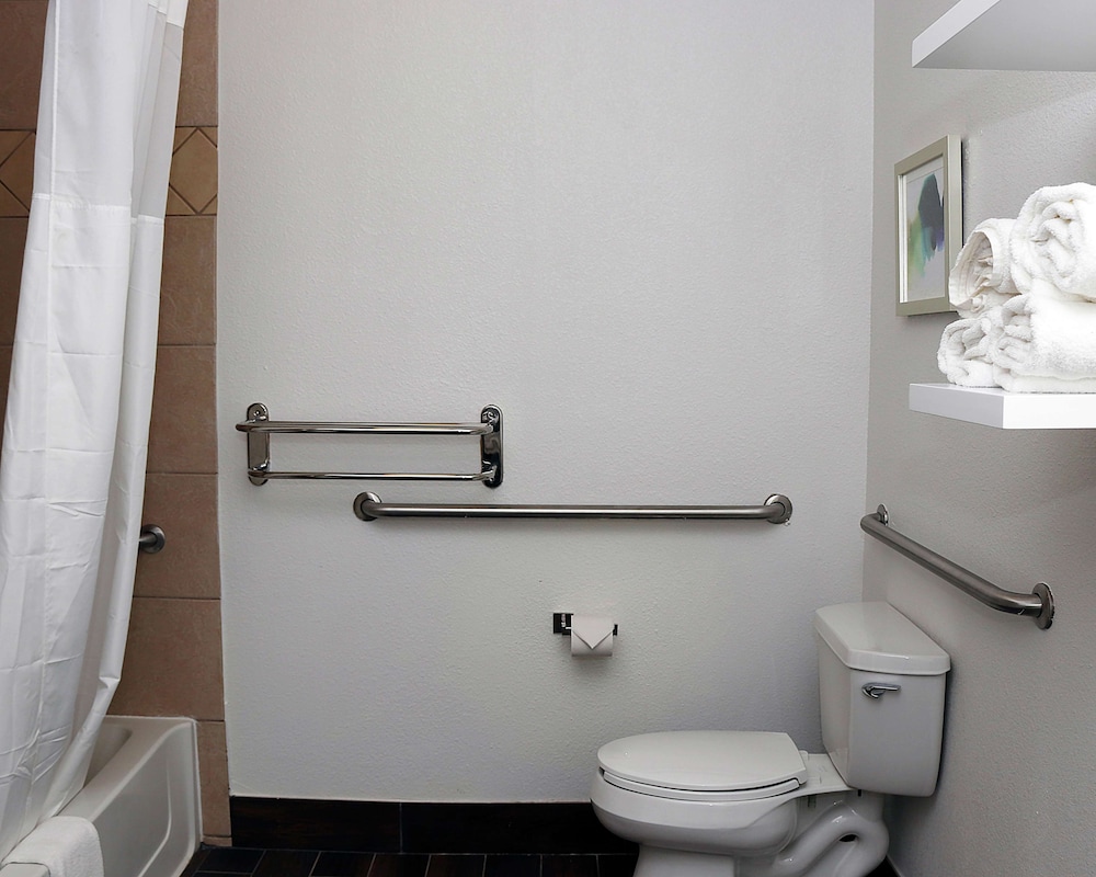Room, 2 Queen Beds, Accessible, Non Smoking - Photo 5