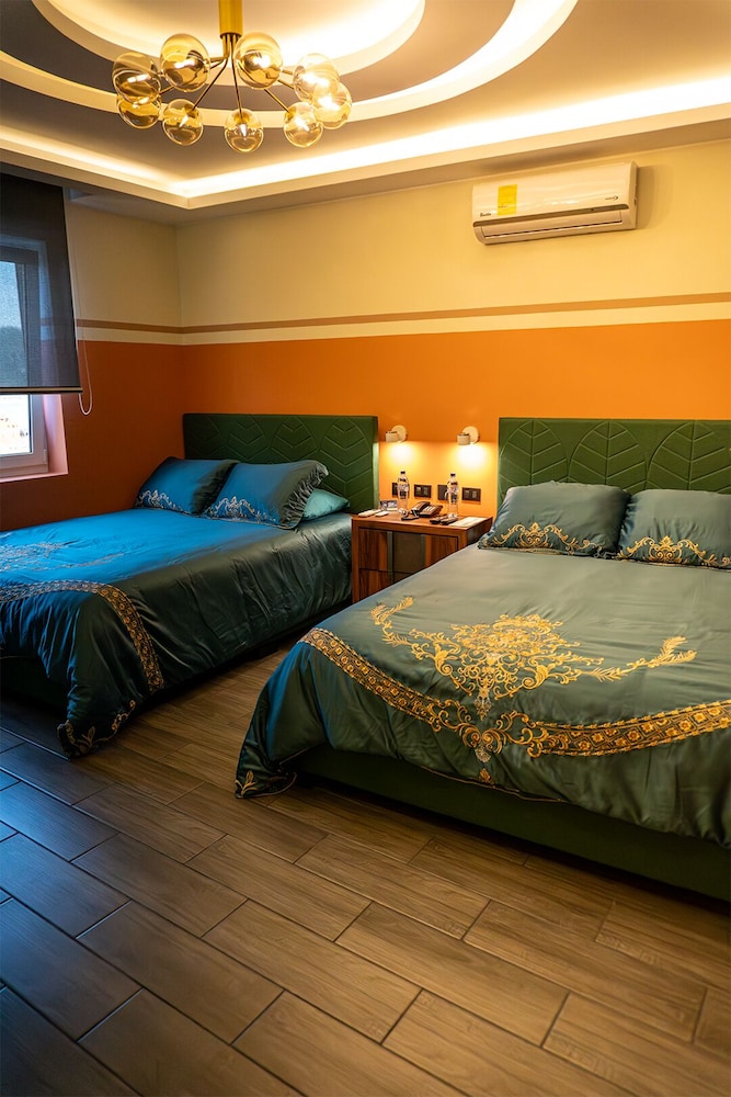 Family Quadruple Room, 2 Bedrooms, 2 Bathrooms, City View photo 2