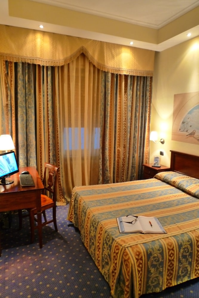 Triple Room, 1 Bedroom photo 1