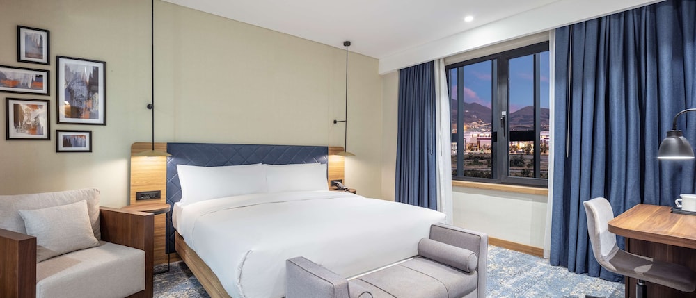 King, Suite, 2 Bedrooms