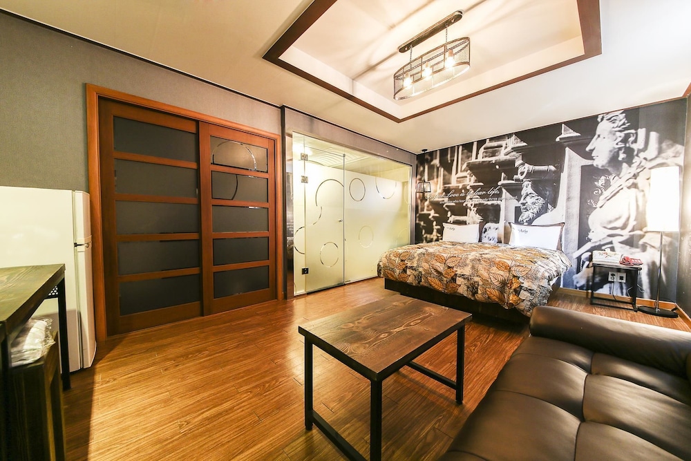 Deluxe Room - Photo 5