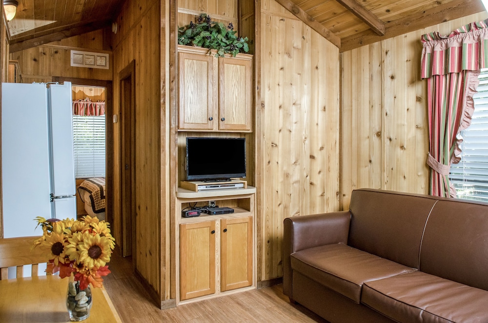 Cabin, Kitchenette (NO Pets) photo 1