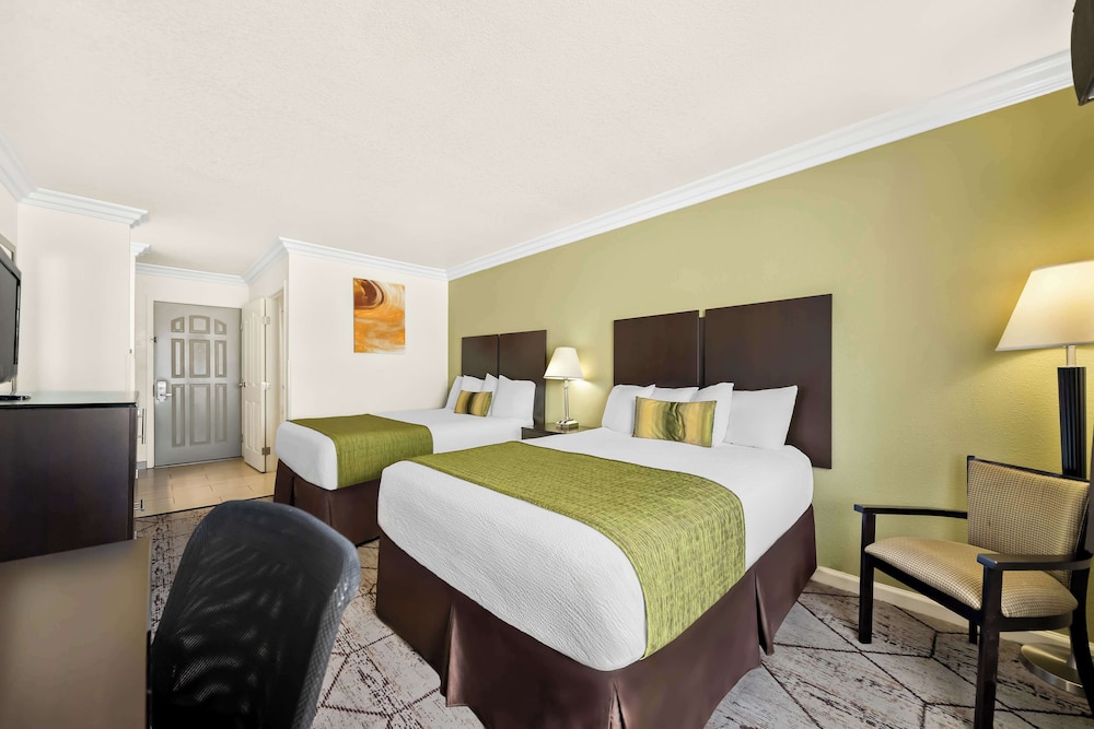 Standard Room, 2 Queen Beds, Non Smoking, Refrigerator & Microwave photo 2