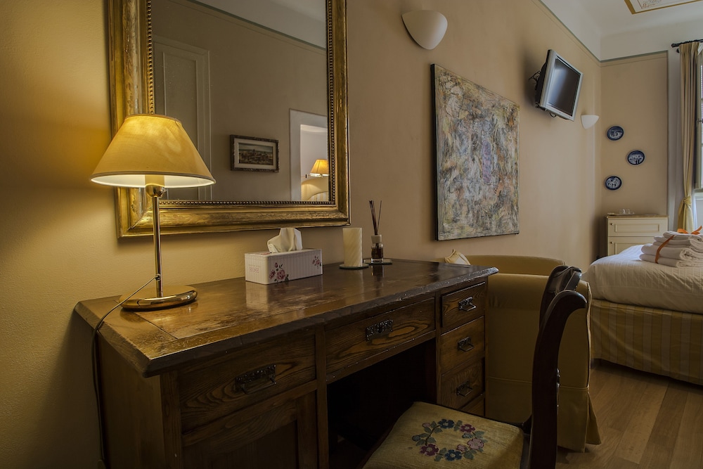 Standard Double or Twin Room photo 3