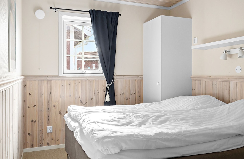 Classic Cabin, 2 Bedrooms photo 2