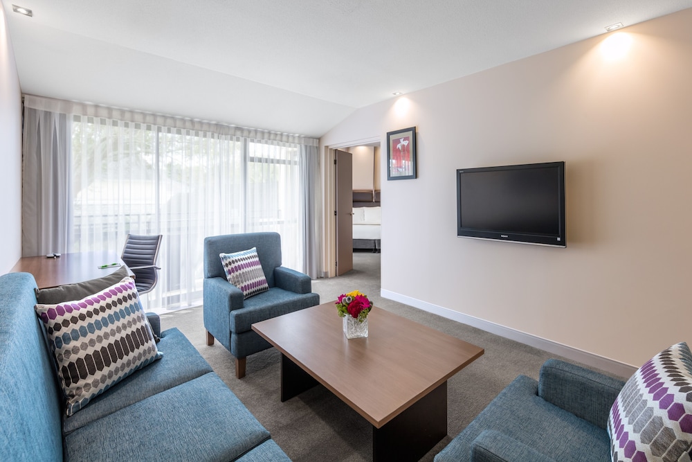 Suite, 1 Bedroom - Photo 5