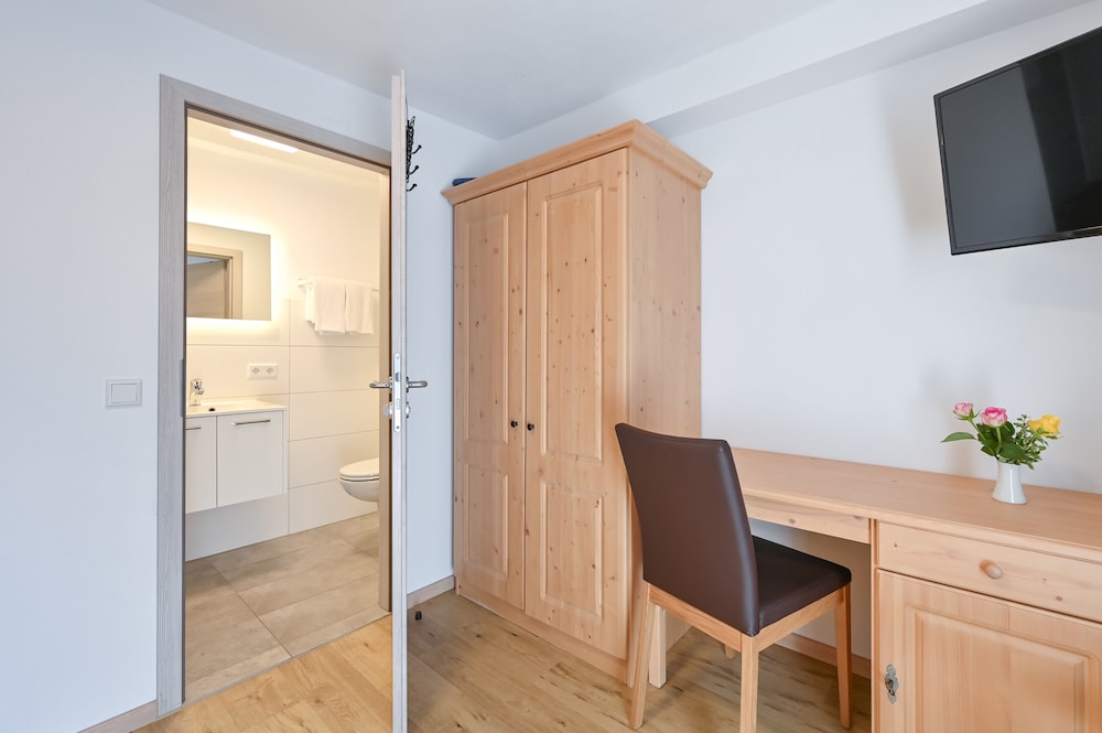 Double Room, Balcony - Photo 9