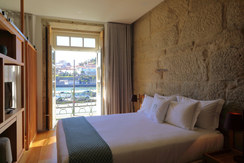 Deluxe Room, Balcony