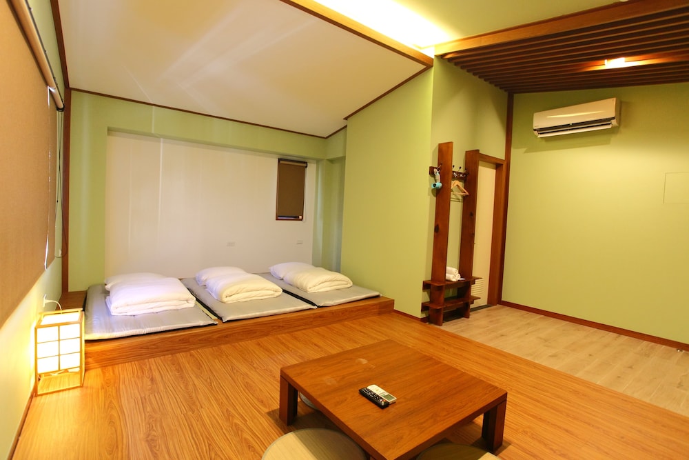 Standard Triple Room, Multiple Beds, Non Smoking (201) photo 2