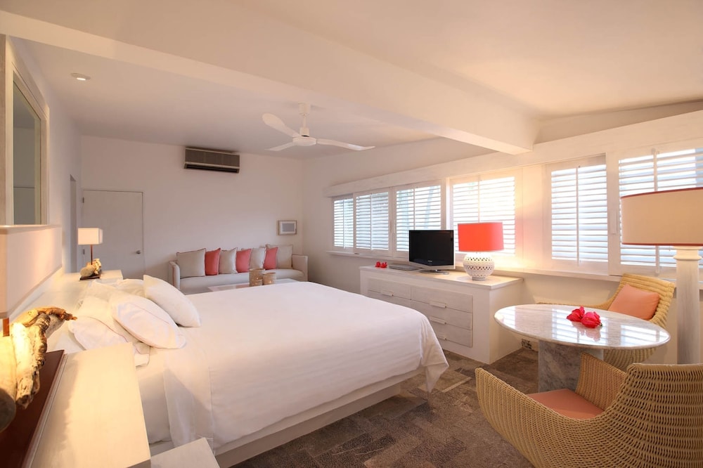 Brisas Beach Club with pool - Photo 1
