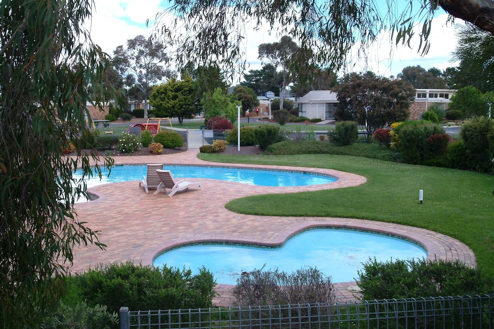 Bunk Villa - Sleeps 6 photo 2