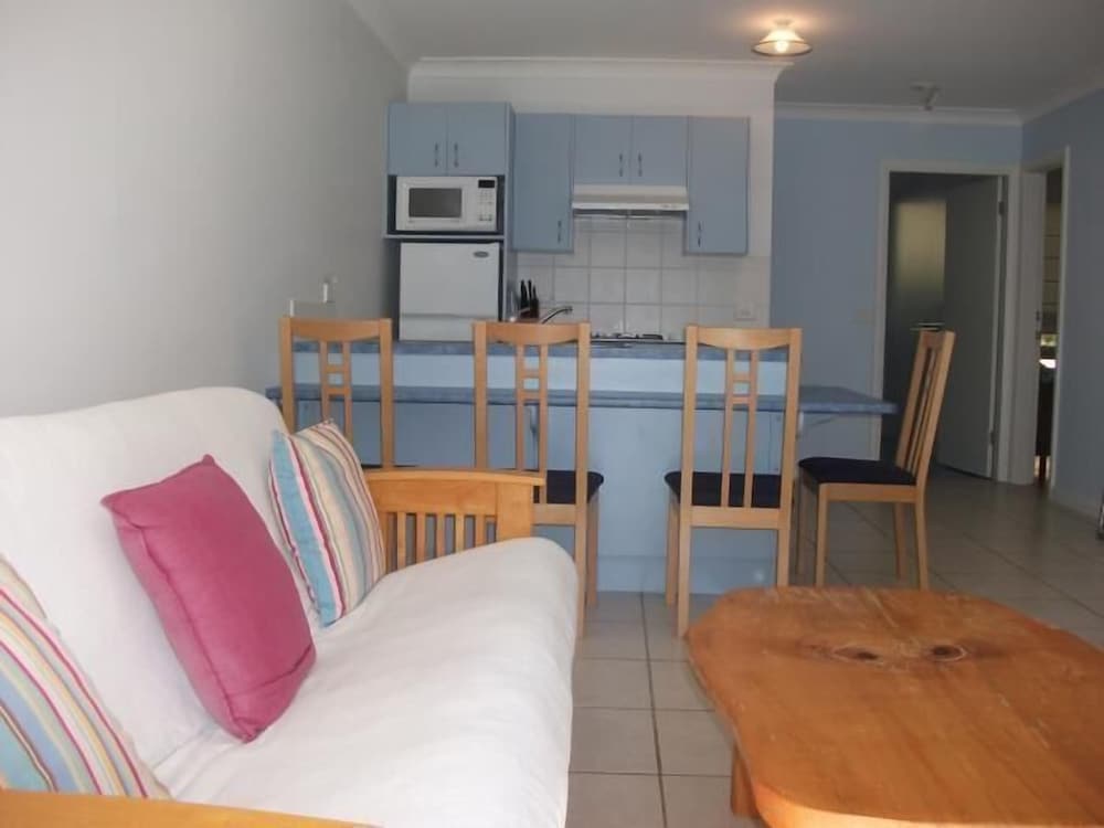 Standard Suite, 2 Bedrooms, Non Smoking, Kitchen (Apartment 1N) photo 3