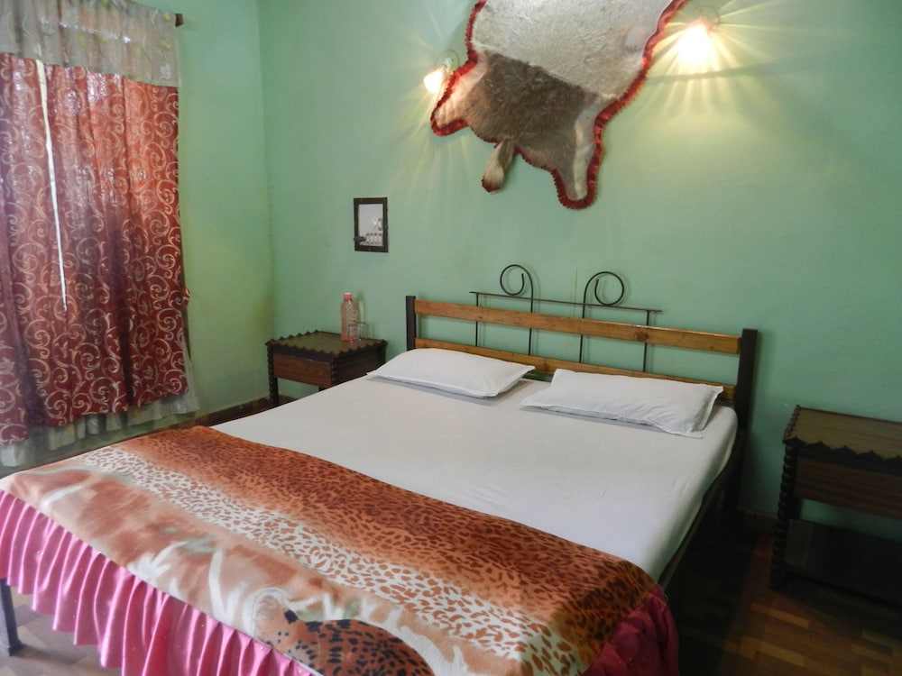 Basic Double Room, 1 Double Bed, Smoking, Ground Floor photo 1