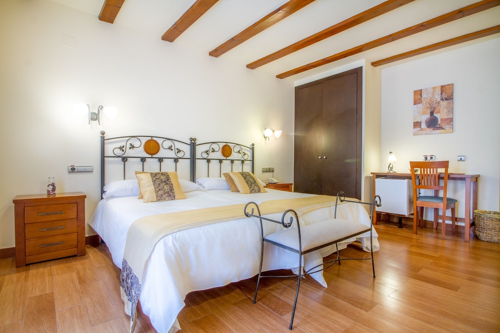 Traditional Twin Room, Balcony - Photo 6