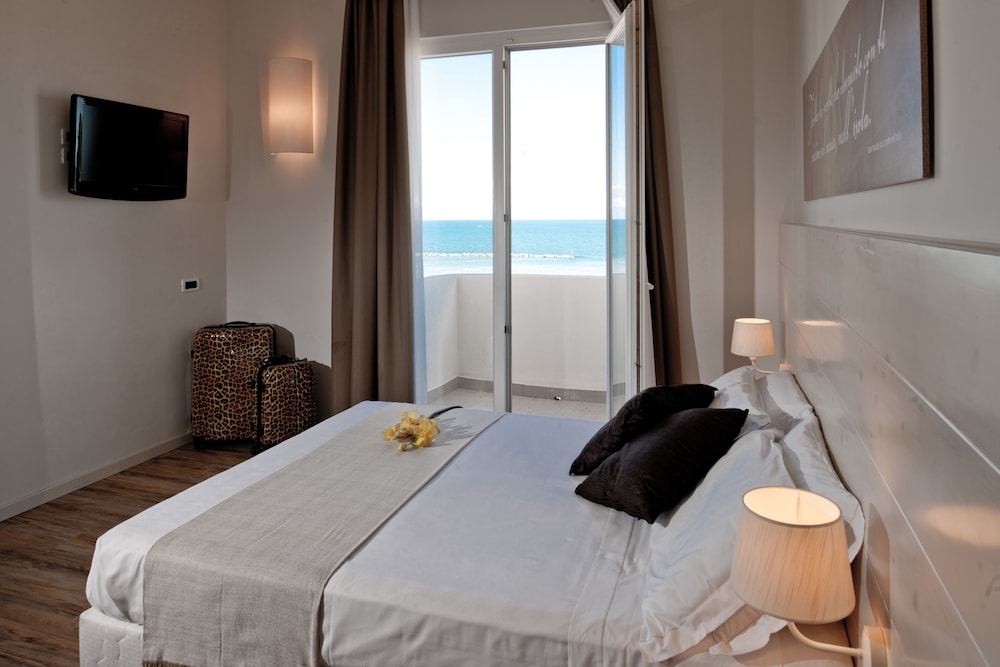 Deluxe Double Room - Photo 1