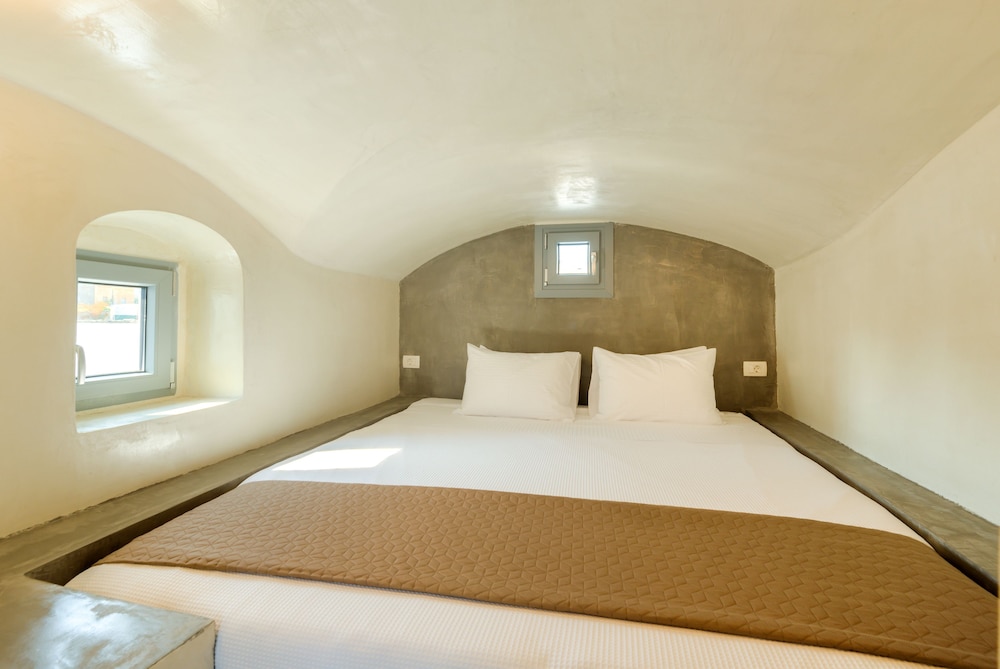 Thetis Suite with Private Hot Tub