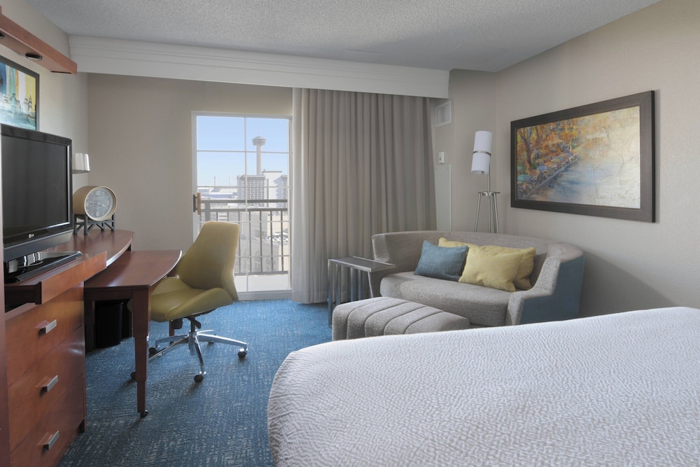 Room, 1 King Bed with Sofa bed (Balcony)