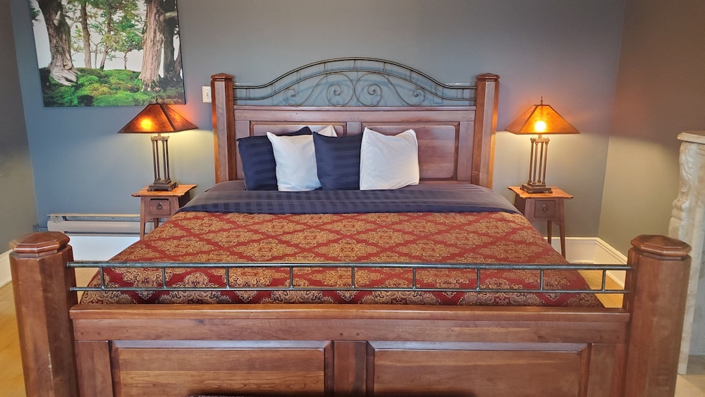 Premium Double Room, Ensuite, Lake View (Walt Whitman)