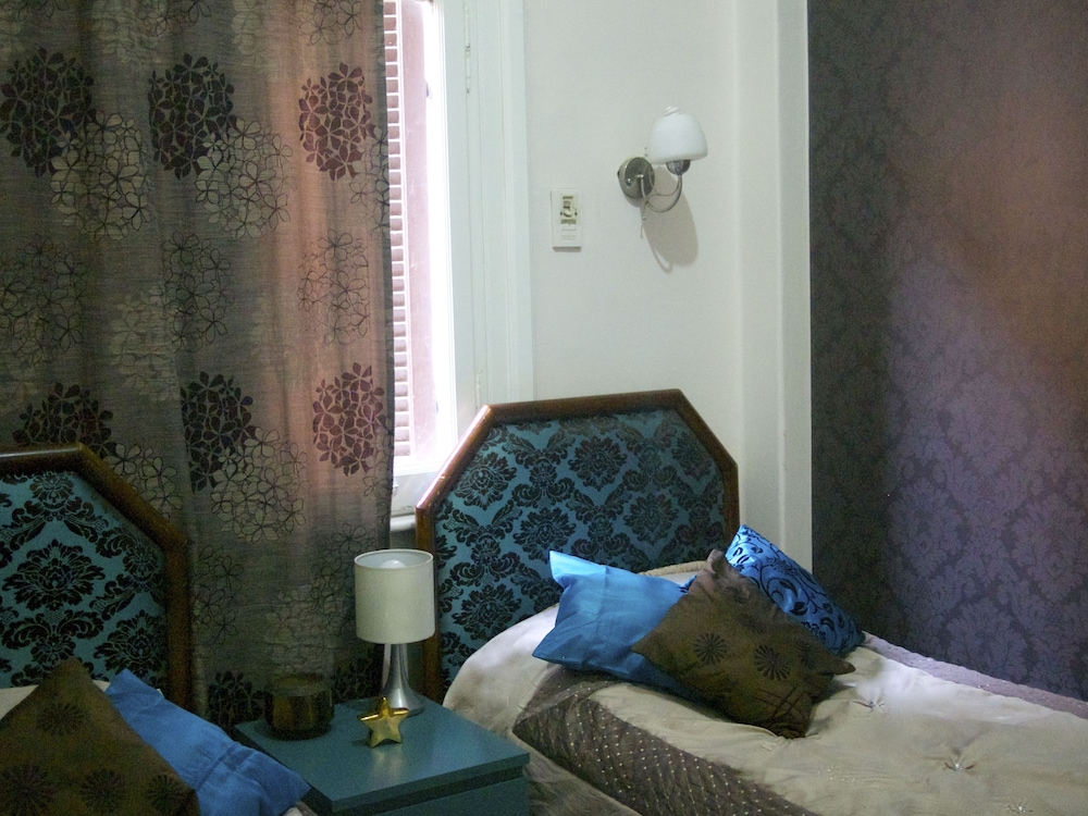Standard Twin Room, 2 Twin Beds, Shared Bathroom