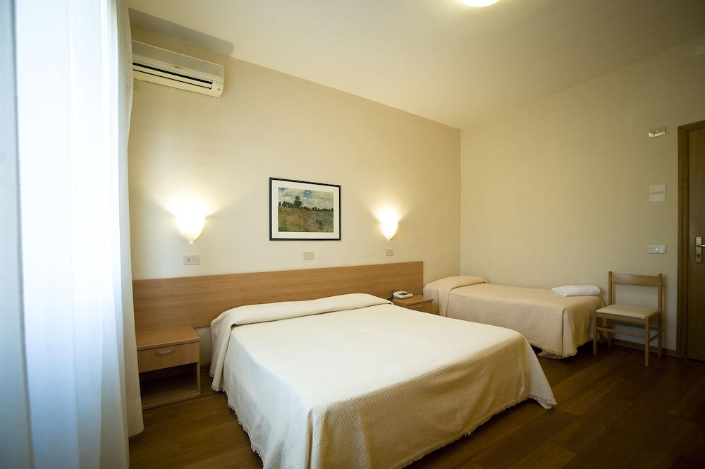 Triple Room - Photo 1