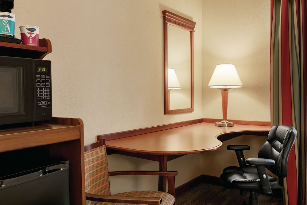 Traditional Room, 2 Queen Beds - Photo 2