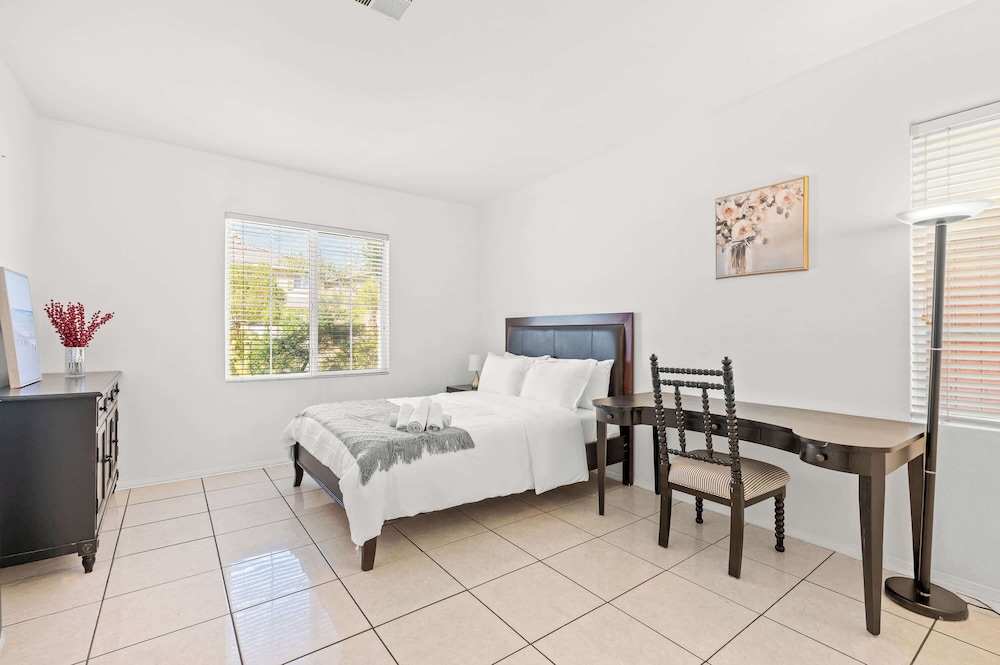 House, Multiple Beds, Patio, Garden View (22421 Moreno Valley)