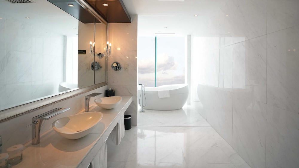 Classic Room, 1 King Bed (High Floor) - Photo 5