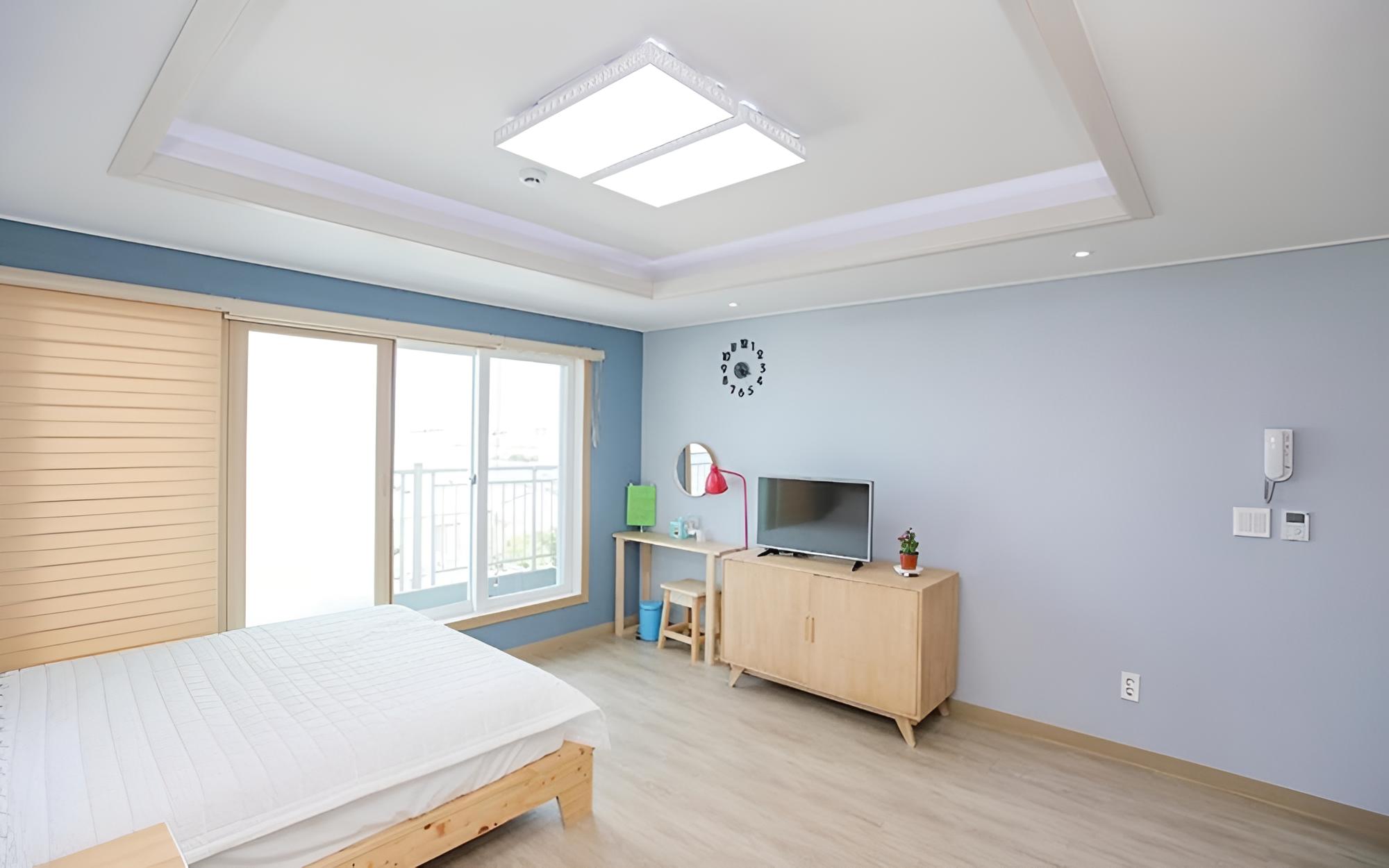 Room (Room 201 (Ocean View)) photo 3