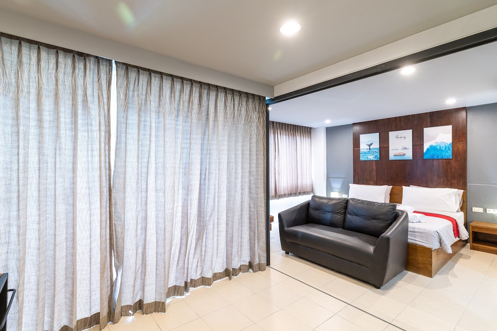 Deluxe Suite, 1 King Bed, Sea View - Photo 6