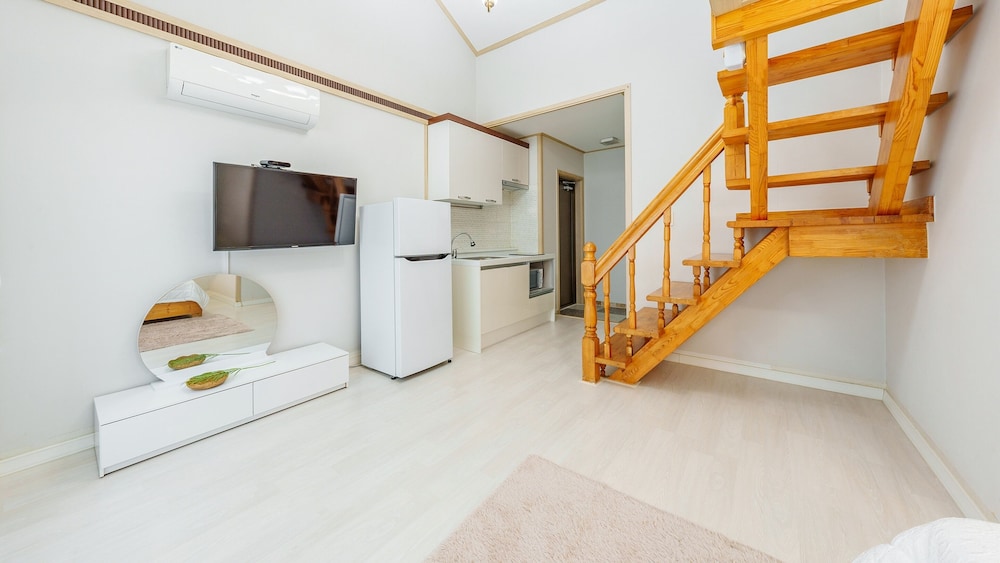 Basic Room, 2 Bedrooms (Peugeot 201) photo 2