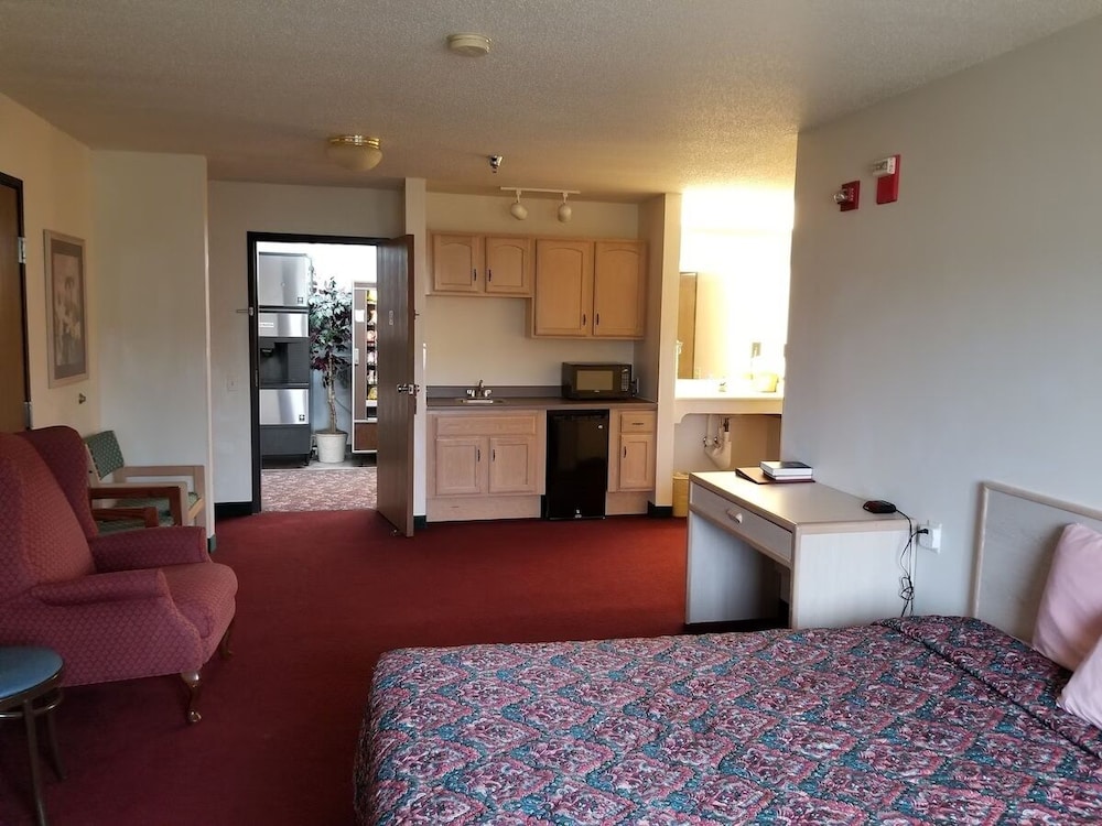 Room, 1 King Bed, Non Smoking photo 2