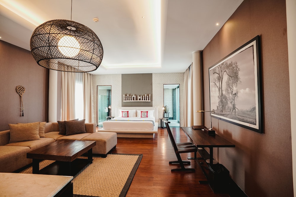 Royal Pool Villa with Free Mini-bar thumbnail 6