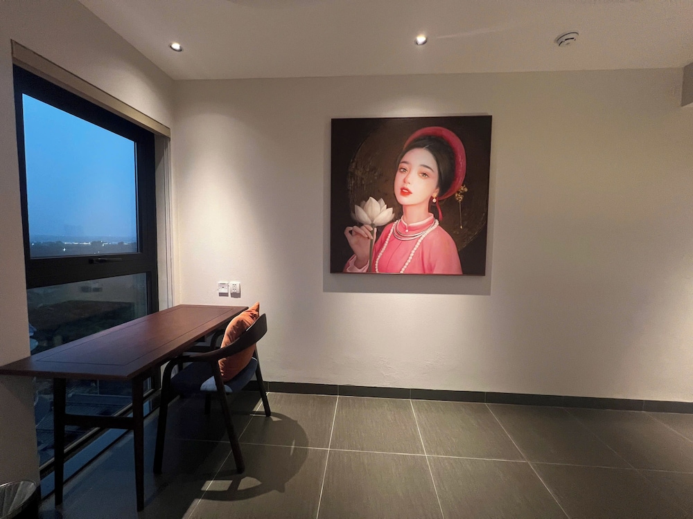 Junior Suite With Panoramic City View, Balcony