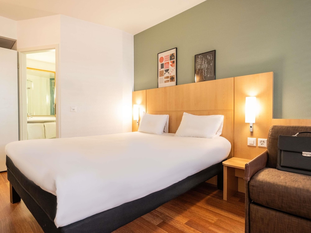 Comfort Room, 1 Queen Bed with Sofa bed