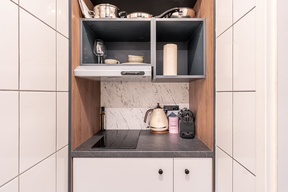 Medium Studio with Kitchenette - Photo 11
