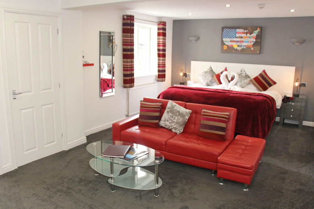 Large King Room - Photo 8