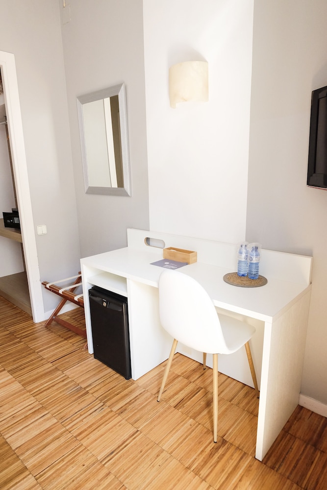 Standard Double Room, Balcony - Photo 7