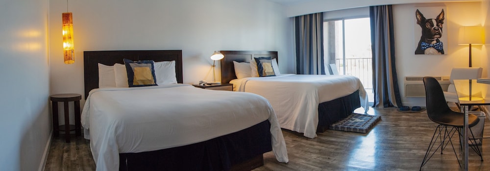 Standard Double Room, 2 Queen Beds - Photo 8
