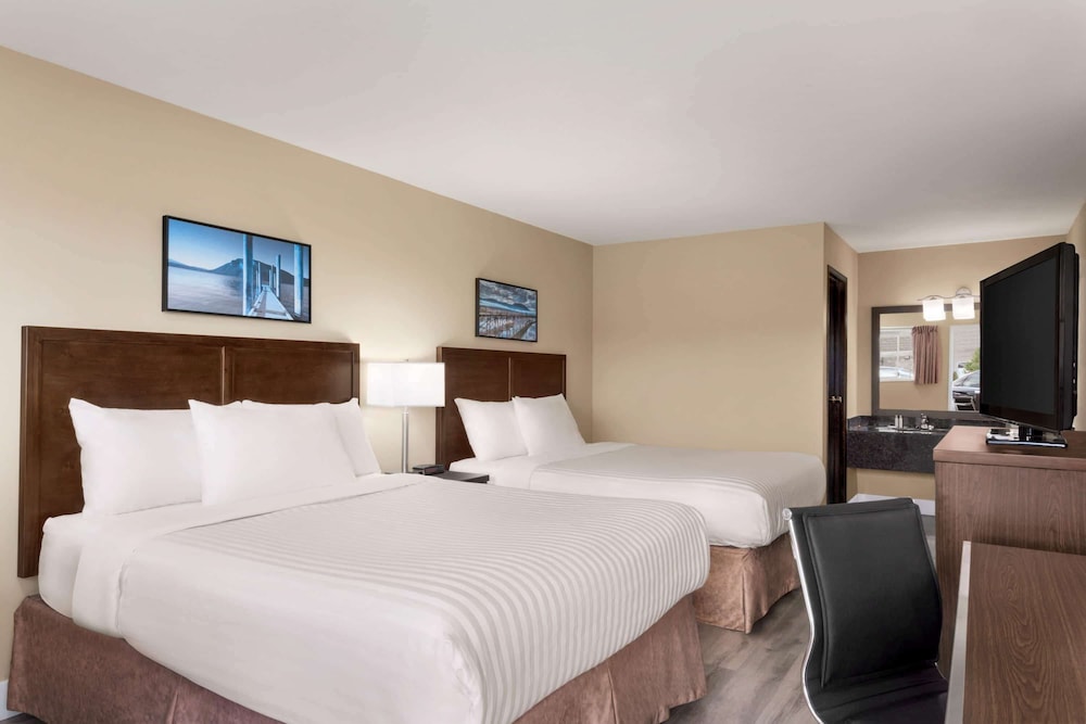 Standard Room, 2 Queen Beds - Photo 2