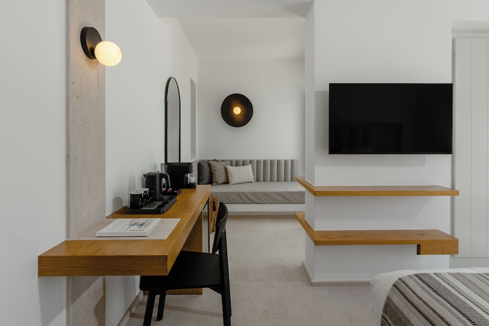 Junior Suite with Private Pool & Heated Outdoor Jetted Tub - Photo 19