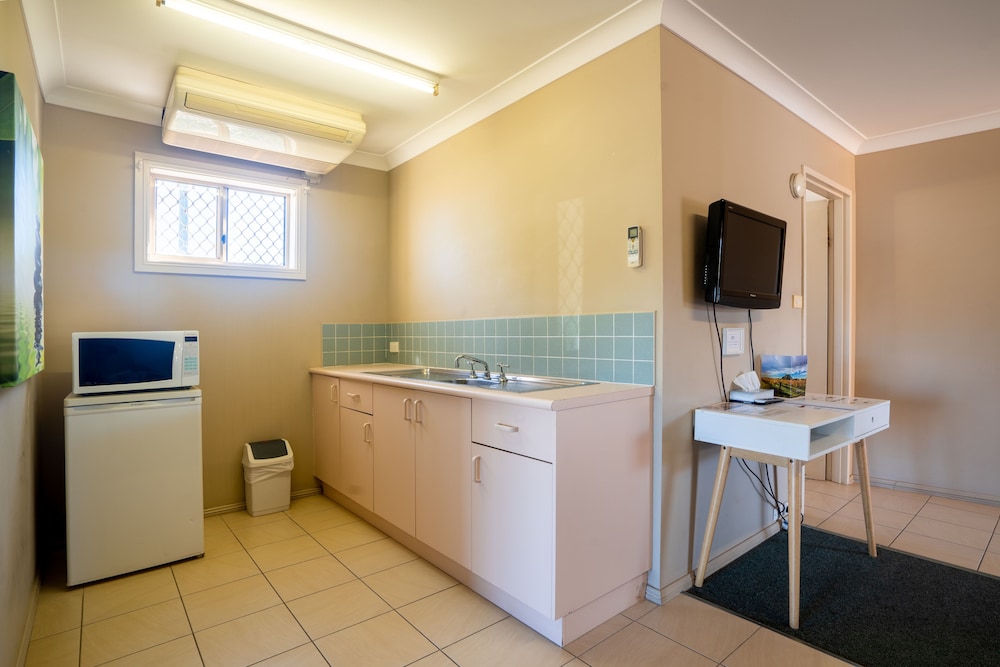 Deluxe Suite, 2 Bedrooms, Non Smoking, Kitchenette (Unit) photo 2
