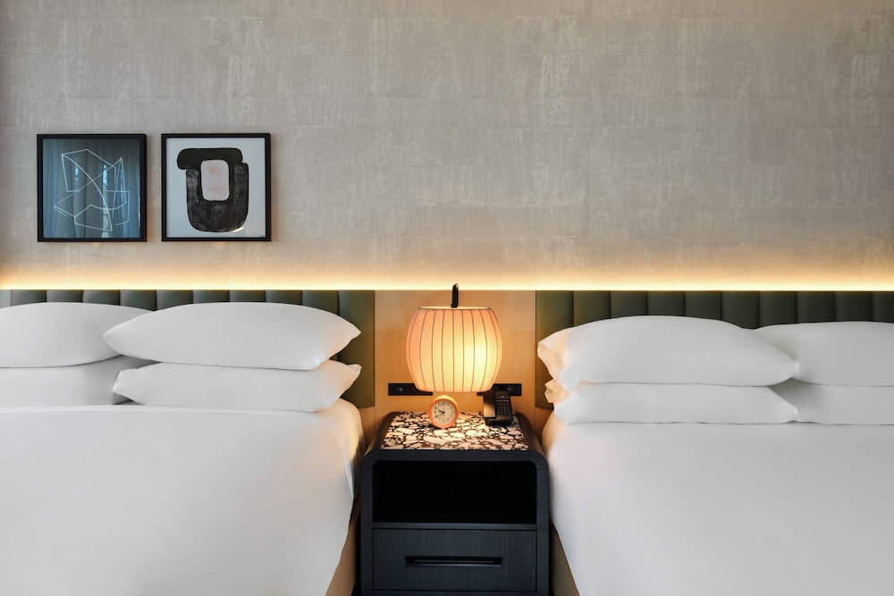 Premium Room, 2 Queen Beds (High Floor) thumbnail 5
